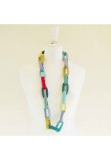 Collier chaîne, anneaux crocheté, aquamarine, bleu ciel, anis et rouge