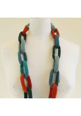 Collier chaîne, anneaux crochetés, aquamarine, vert, turquoise et orange