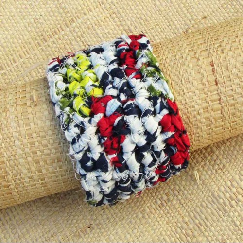 Manchette en wax rouge, bleu marine, jaune, vert et blanc