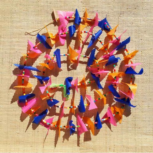 Guirlande tissu de spinnaker et perles multicolores n°37