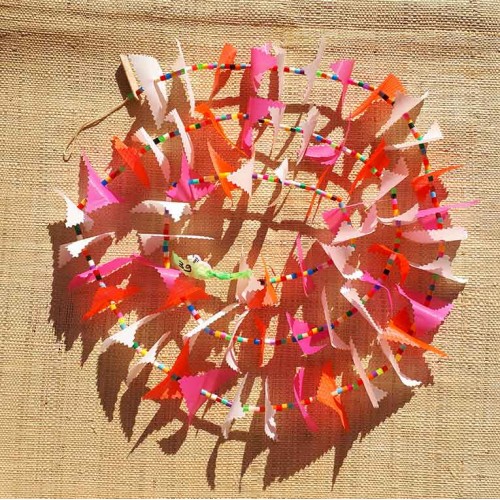 Guirlande tissu de spinnaker et perles multicolores n°39