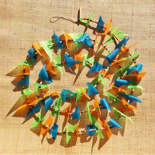 Guirlande tissu de spinnaker et perles multicolores n&deg;51