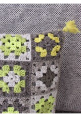 Coussin carré crochet gris et jaunes