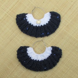 Boucles d'oreilles éventail bleu marine à paillettes et blanc